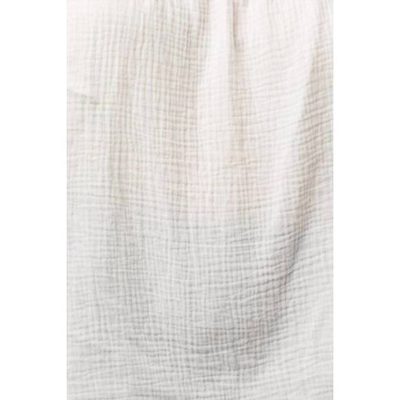 NEW GILLI plus sleeveless back smocking band top in white - Picture 2 of 4
